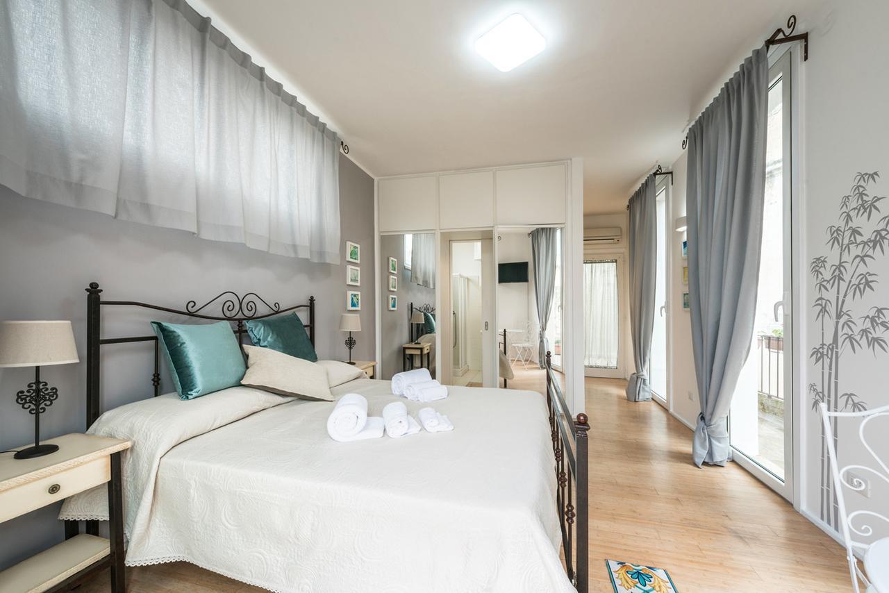 Dimora Dell'Artista Bed & Breakfast Лече Екстериор снимка