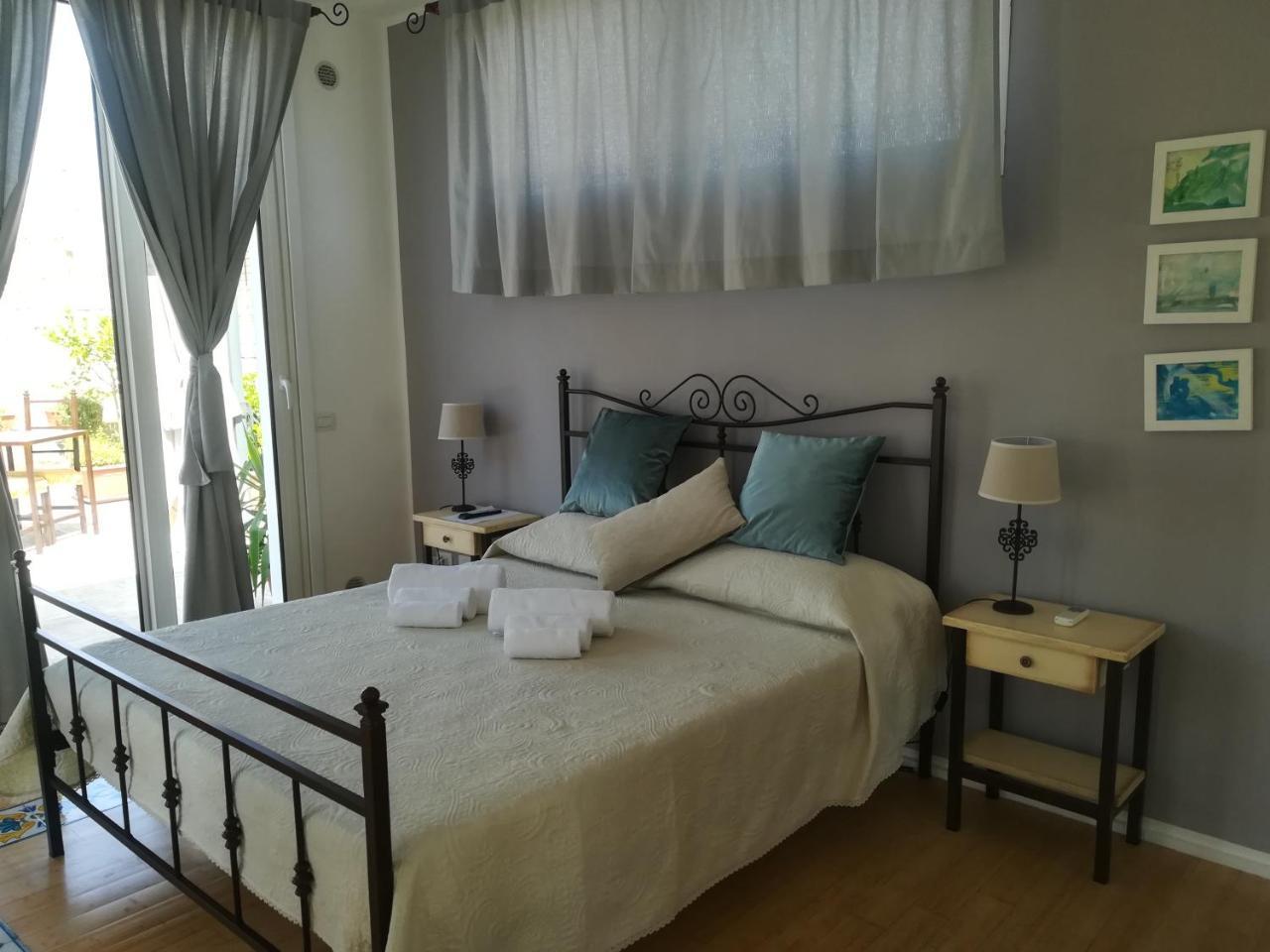 Dimora Dell'Artista Bed & Breakfast Лече Екстериор снимка